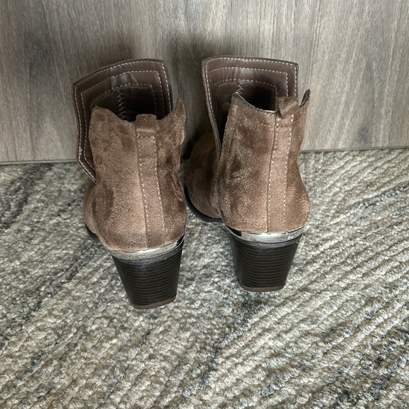 Journee Collection Taupe Booties with Silver Metal Detail. Size 7.5. - Picture 3 of 4